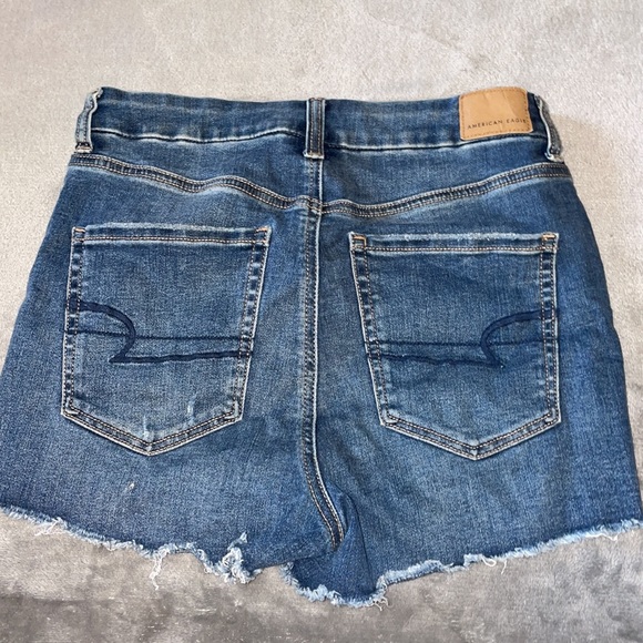 American Eagle Curvy Hi-Rise Shorts - Picture 2 of 2